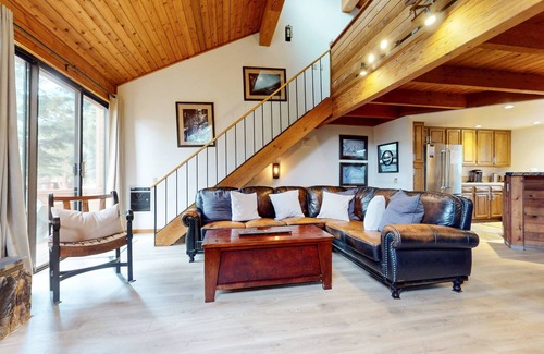 Mammoth Lakes Condo | Snowflower #75 (3-Bedroom Condo) with Pool by RedAwning