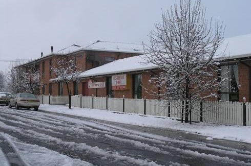 Berridale Hotel | Relax at Snowgate Motel + Apartments with Family-Friendly Dining