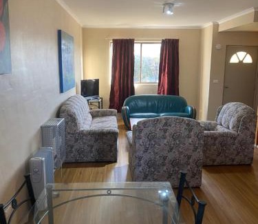 Berridale Hotel | Relax at Snowgate Motel + Apartments with Family-Friendly Dining