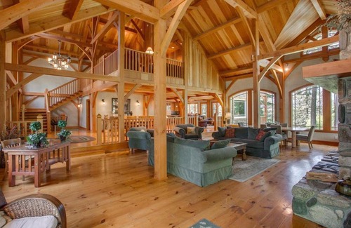 Leavenworth Ski Chalet | Snowgrass Lodge: Breathtaking Views & Inviting Hot Tub