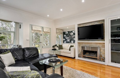 Dinner Plain Apartment | Family-Friendly Snowgums 15: Modern Apartment Retreat