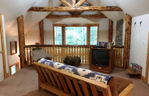 Glacier Cabin | Cozy Snowline Cabin #25: Pet-Friendly Retreat with Hot Tub