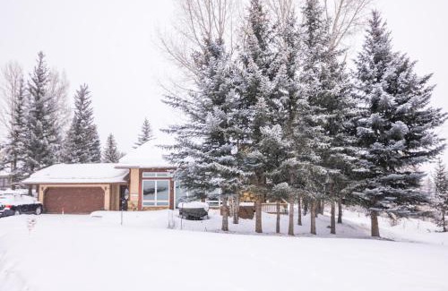 Snowmass Village House | Serene Snowmass Sanctuary with Hot Tub & Family-Friendly Fun