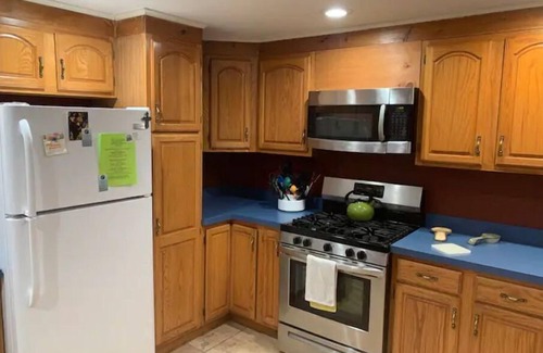 Speculator House | Ideal 5 Bedroom Camp for Large Families with Ocean View