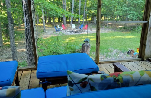 Levering House | Wooded Paradise: Stargazing, Nature & Oceanfront Bliss