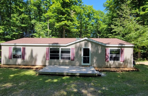 Levering House | Wooded Paradise: Stargazing, Nature & Oceanfront Bliss