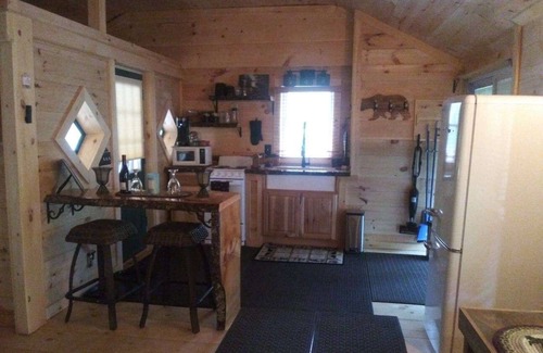 Columbia Cabin | Snowmobiler's Private Cabin on Trails - Pet-Friendly Retreat