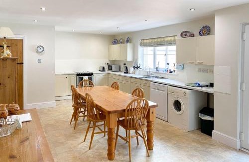 South Charlton House | Experience Snowshill: Pet-Friendly Retreat with High Ratings