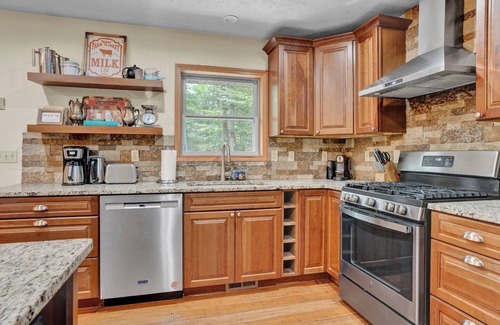 Gouldsboro Ski Chalet | Relaxing Retreat with Hot Tub & Sauna, Steps from the Lake