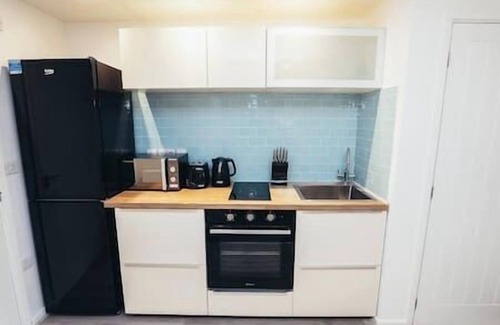Hilton Apartment | Snug 1BR Apt Self Check In Parking | By DerBnB