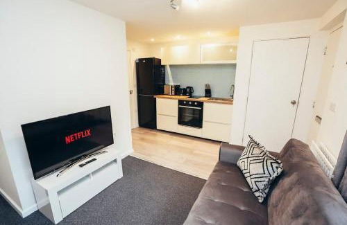 Hilton Apartment | Welcoming Wildhay By DerBnB: Cozy 1BR with Wi-Fi & Free Parking