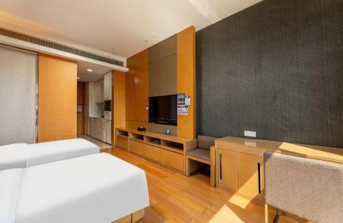 Haizhu Apartment | Family-Friendly Stay at Snug Gaokong Jiangjing Hotel