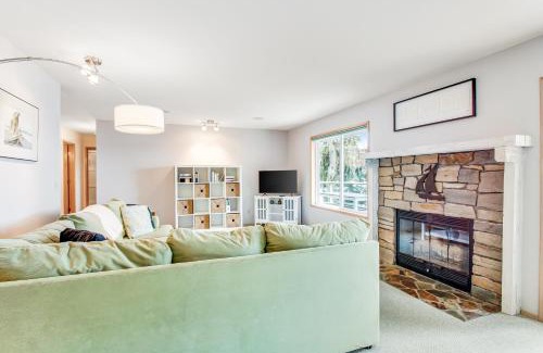 Lopez Island House | Beachfront Snug Harbor Hideout with Private Ocean Views