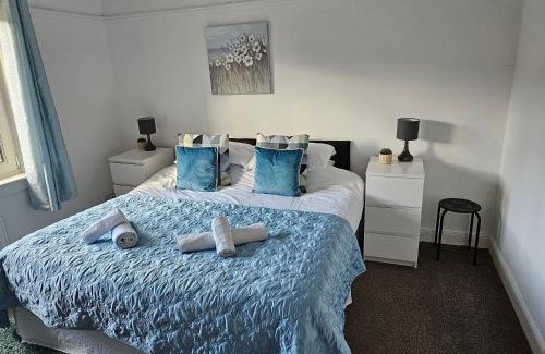 Helensburgh Apartment | Oceanfront Meadhan Apartment: Family-Friendly Getaway