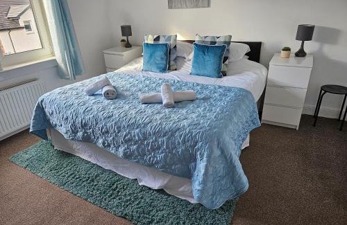 Helensburgh Apartment | Oceanfront Meadhan Apartment: Family-Friendly Getaway