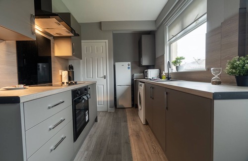 Grangemouth House | Cozy Modern Home in Grangemouth - Pet and Child Friendly