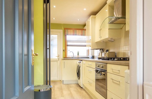 Grangemouth House | Cozy Modern Home in Grangemouth for the Whole Family