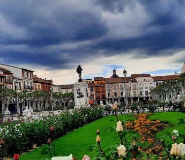Alcala de Henares Apartment | Family-Friendly Getaway at Sueña en la Plaza Cervantes 2