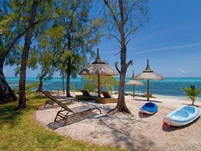 Roches Noires Villa | Ocean View Retreat: So Beach Villa with Private Pool