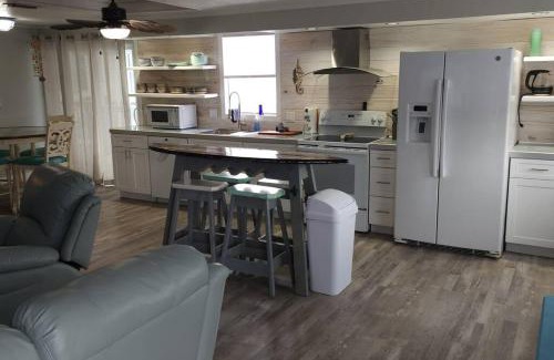 Truckland House | Family & Pet-Friendly Retreat Near the Beach - 10/10 Rating