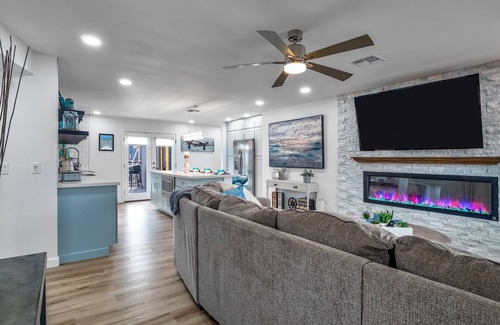 Maryvale House | Ideal Spring Getaway with Ocean View & Pool Access