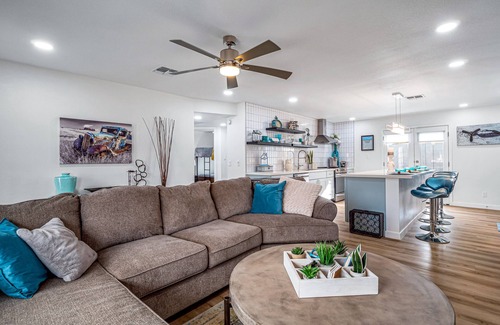 Maryvale House | Ideal Spring Getaway with Ocean View & Pool Access