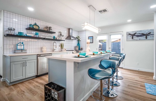 Maryvale House | Ideal Spring Getaway with Ocean View & Pool Access