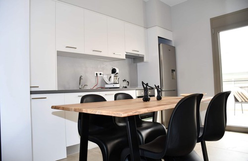 Agios Nikolaos Apartment | Beachfront Bliss: Poem Apartment with Ocean View & Pool
