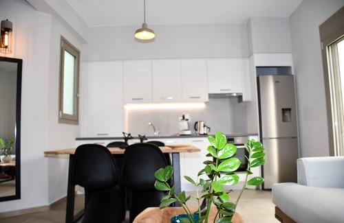 Agios Nikolaos Apartment | Beachfront Bliss: Poem Apartment with Ocean View & Pool