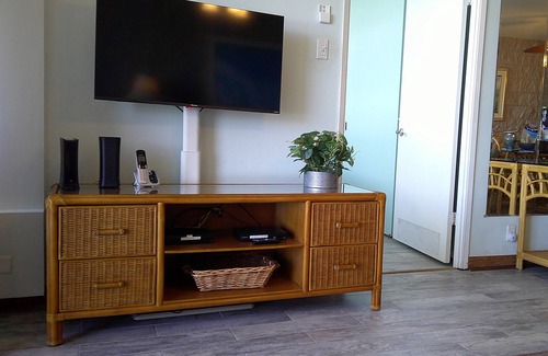 Maalaea Condo | Steps to Shore: Poolside Retreat with Ocean Views, 9.8 Rating