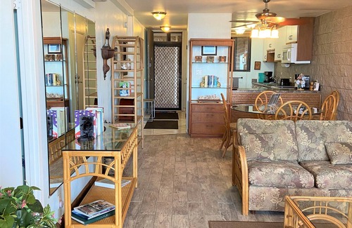 Maalaea Condo | Steps to Shore: Poolside Retreat with Ocean Views, 9.8 Rating