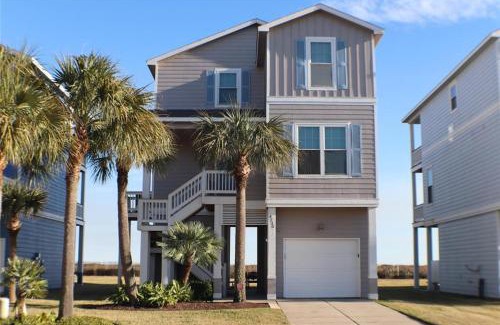Galveston House | Relaxing Retreat at So Serene: Oceanfront & Pet Friendly