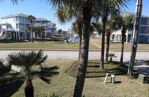 Galveston House | Relaxing Retreat at So Serene: Oceanfront & Pet Friendly