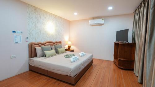 Ban Lo Ti Pa Resort | Comfortable So View Phuket Resort: Family-Friendly Amenities