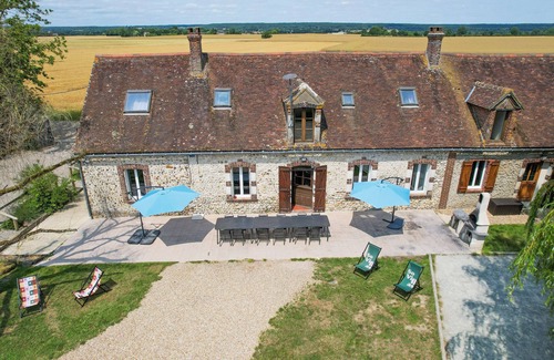 Longny les Villages Villa | Top-Rated Villa Champs Corons with Indoor Pool & Basketball