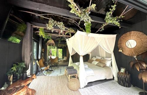 Landiras Cabin | EcoLodge So Wood 33: Pet-Friendly Retreat with Hot Tub