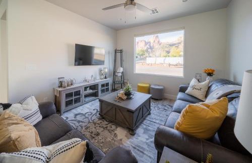 Hildale House | Painted Desert Retreat with Hot Tub & Family-Friendly Amenities