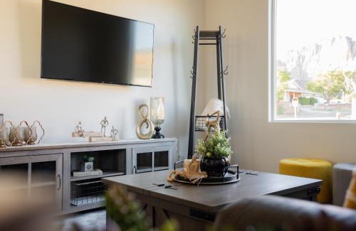 Hildale House | Painted Desert Retreat with Hot Tub & Family-Friendly Amenities