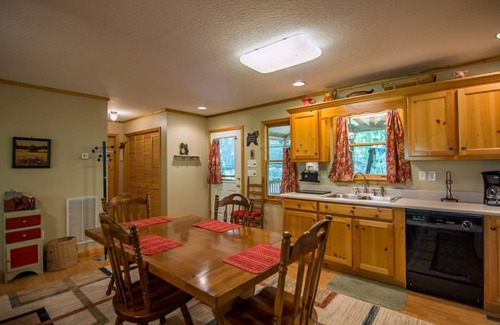 Mineral Bluff Cabin | Experience Annie's Mountain Mist: Hot Tub & Cozy Fireplace