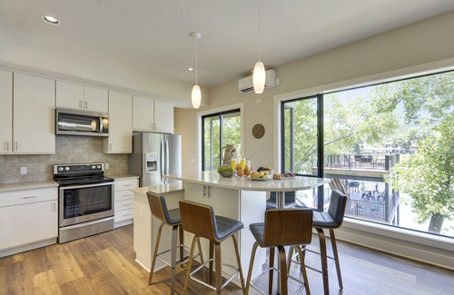 Rio Robles House | Lakefront Retreat: 6 Beds, Spa & Waterfront Views