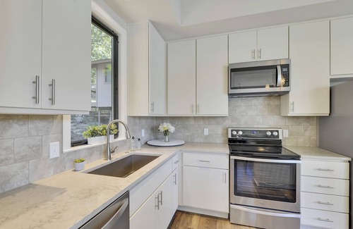 Rio Robles House | Lakefront Retreat: 6 Beds, Spa & Waterfront Views