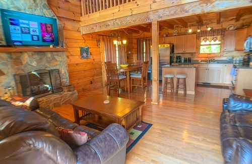 Buck Mountain Cabin | Discover A Heavenly View: Pet-Friendly 2BR Cabin with Hot Tub