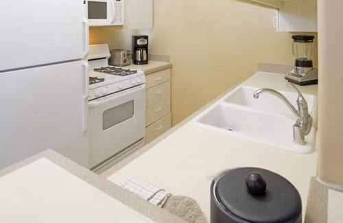 Canyon Corridor Condo | Experience Summer Bliss: Poolside Retreat for 6 Awaits!