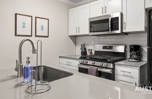 Brentwood Apartment | Sun-Kissed Getaway! Newly Renovated with Family Amenities