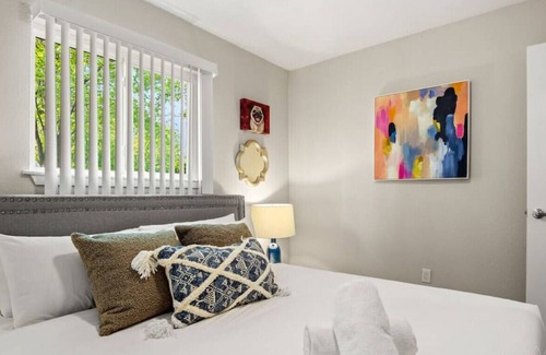 Brentwood Apartment | Sun-Kissed Getaway! Newly Renovated with Family Amenities