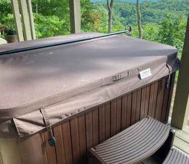 Hendersonville Apartment | Romantic Getaway for Two with Breathtaking Views