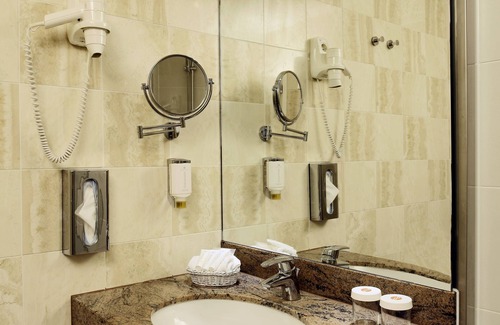 Nied Hotel | Relax at H4 Hotel Frankfurt Messe with Spa & Family Amenities