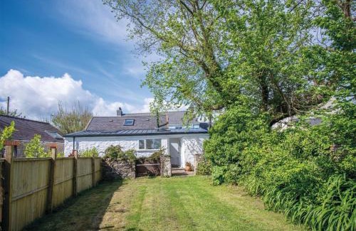 Lydstep House | Cozy Soap Barn Cottage in Manorbier, Pet & Child Friendly