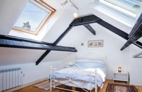 Lydstep House | Cozy Soap Barn Cottage in Manorbier, Pet & Child Friendly