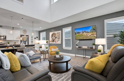 Waterford On Lake Travis House | Inviting 2-Level Point Venture Home with Pool on Lake Travis